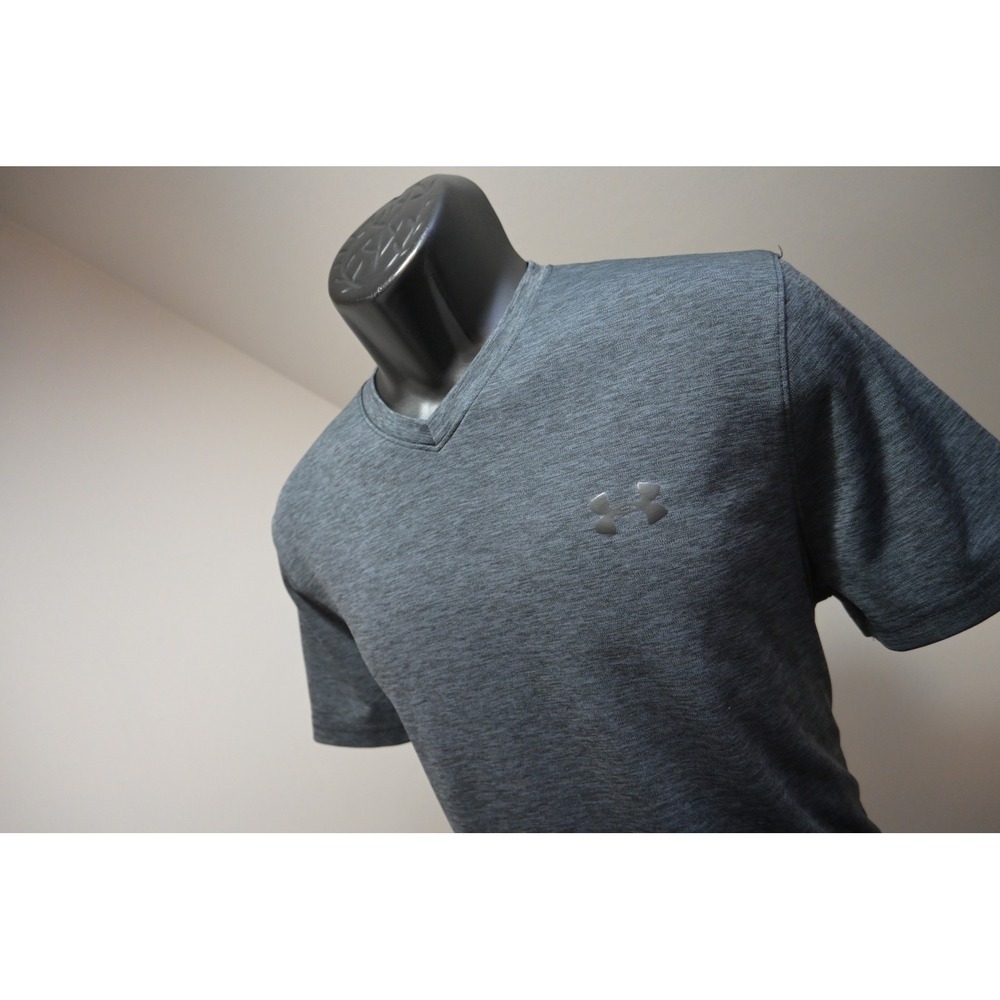 Under Armour T-Shirt Mens Medium Gray HeatGear V-Neck Short Sleeve Loose EUC